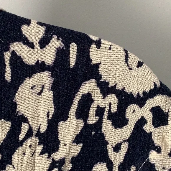 ANTHROPOLOGIE- Vanessa Virginia Top - Picture 9 of 10